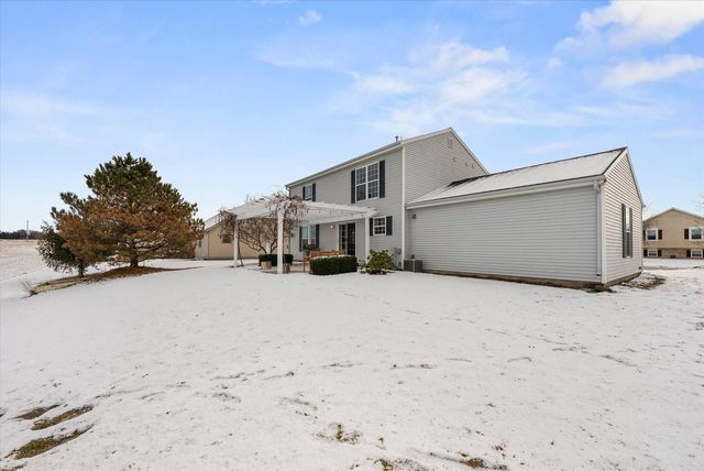 215 Maries WAY, Random Lake, WI 53075