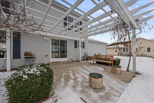 215 Maries WAY, Random Lake, WI 53075