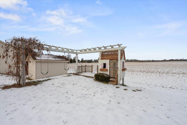 215 Maries WAY, Random Lake, WI 53075