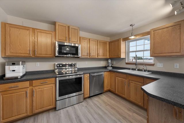 215 Maries WAY, Random Lake, WI 53075