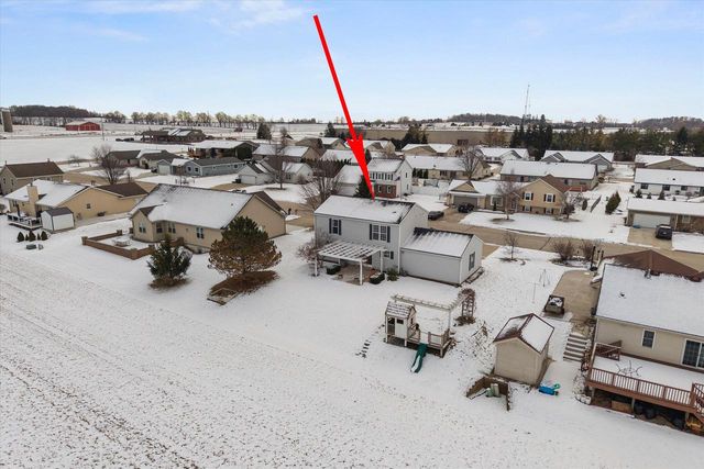 215 Maries WAY, Random Lake, WI 53075