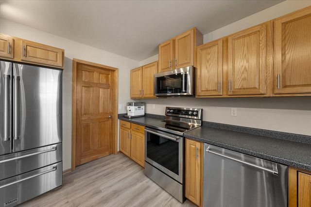 215 Maries WAY, Random Lake, WI 53075