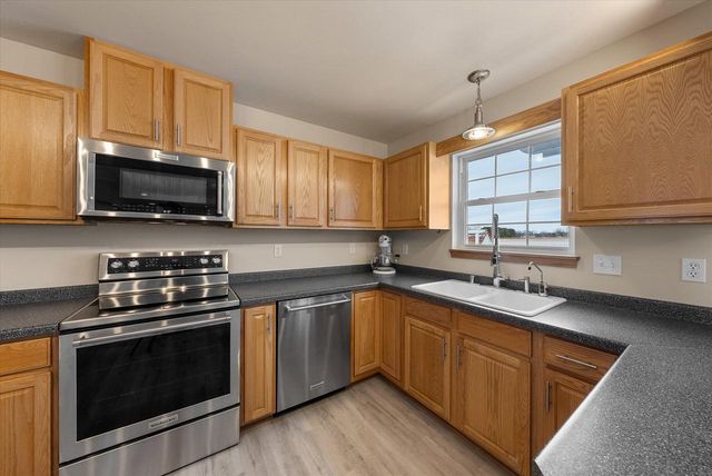 215 Maries WAY, Random Lake, WI 53075