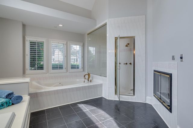 8813 THREE CHIMNEYS DR E, Germantown, TN 38138