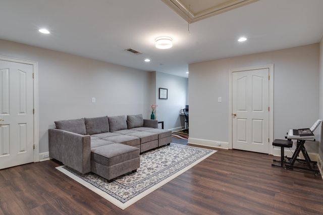 8813 THREE CHIMNEYS DR E, Germantown, TN 38138