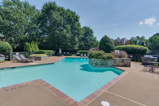 8813 THREE CHIMNEYS DR E, Germantown, TN 38138