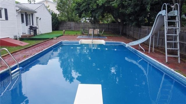 442 Eastview Ave, Somerset, MA 02726