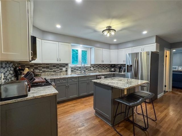 442 Eastview Ave, Somerset, MA 02726