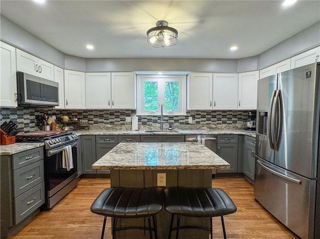 442 Eastview Ave, Somerset, MA 02726