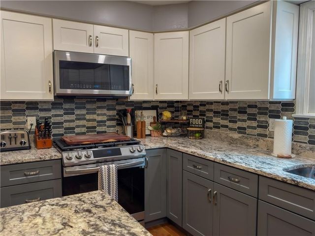442 Eastview Ave, Somerset, MA 02726