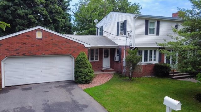 442 Eastview Ave, Somerset, MA 02726