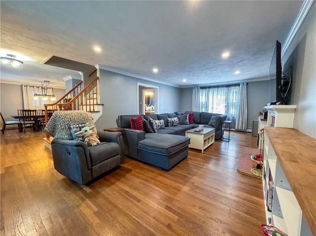 442 Eastview Ave, Somerset, MA 02726
