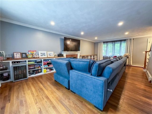 442 Eastview Ave, Somerset, MA 02726