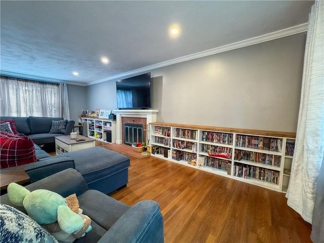 442 Eastview Ave, Somerset, MA 02726