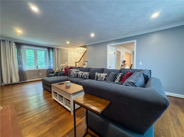 442 Eastview Ave, Somerset, MA 02726