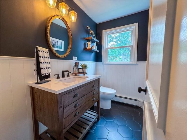 442 Eastview Ave, Somerset, MA 02726