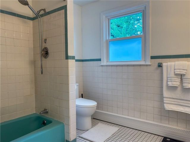 442 Eastview Ave, Somerset, MA 02726
