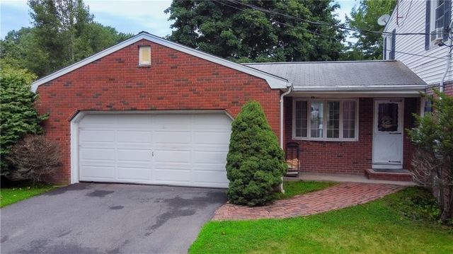 442 Eastview Ave, Somerset, MA 02726