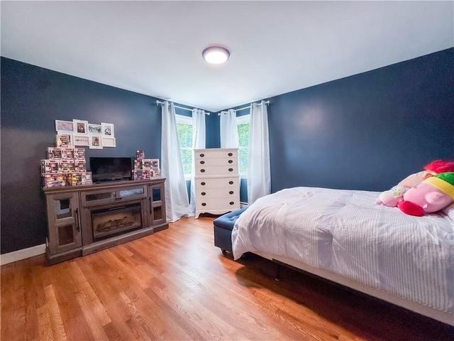 442 Eastview Ave, Somerset, MA 02726