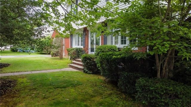 442 Eastview Ave, Somerset, MA 02726
