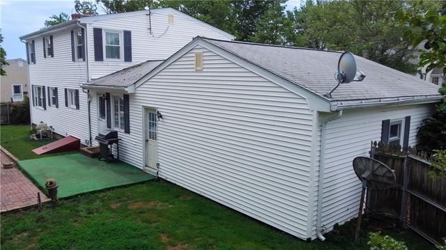 442 Eastview Ave, Somerset, MA 02726