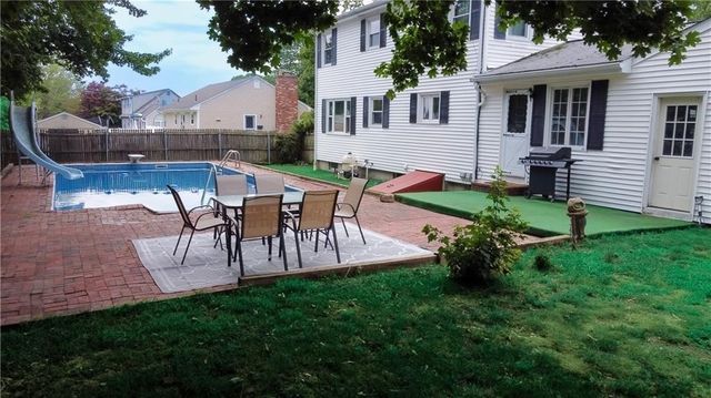 442 Eastview Ave, Somerset, MA 02726