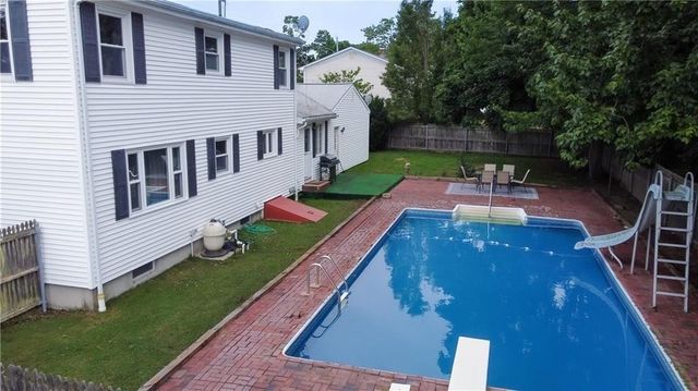 442 Eastview Ave, Somerset, MA 02726
