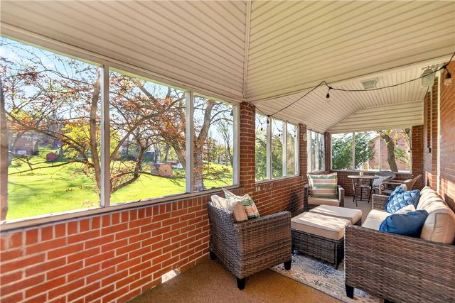 2808 Herron Ln, Shaler, PA 15116