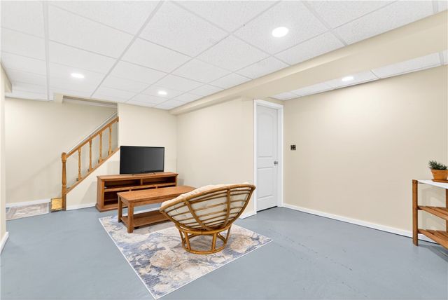 2808 Herron Ln, Shaler, PA 15116