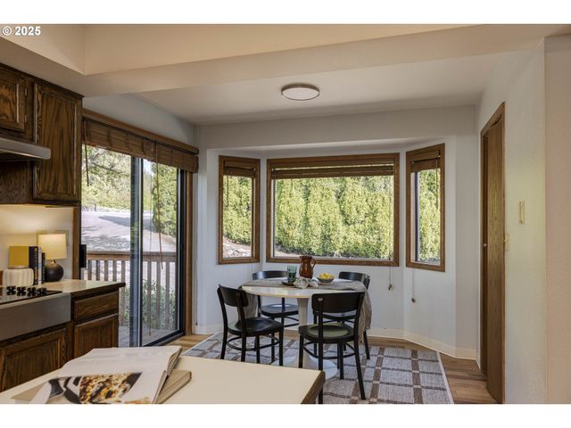 3304 Sw DOLPH Ct, Portland, OR 97219