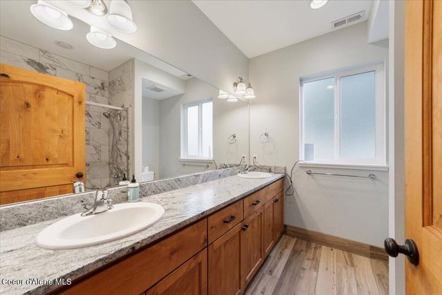 2380 Dufort Rd, Sagle, ID 83860