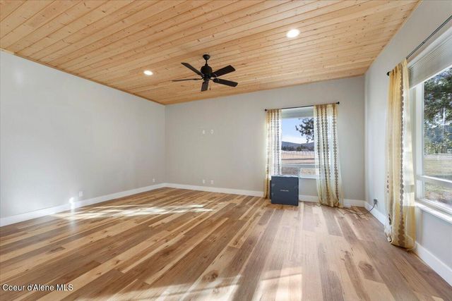 2380 Dufort Rd, Sagle, ID 83860