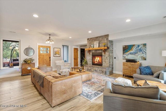 2380 Dufort Rd, Sagle, ID 83860