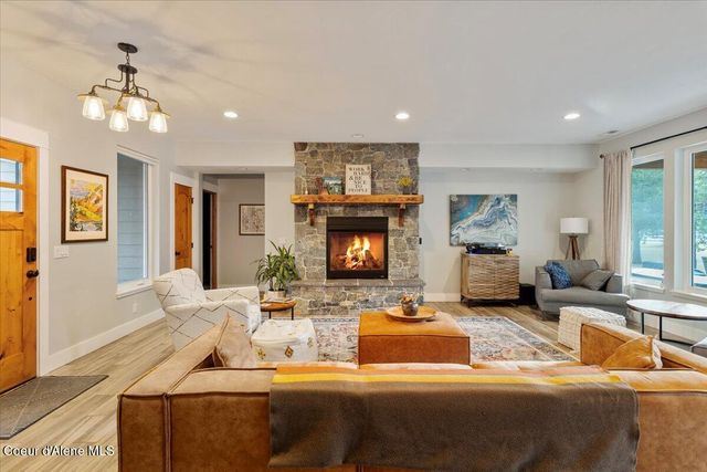 2380 Dufort Rd, Sagle, ID 83860