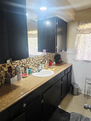 8311 N 18TH STREET, Tampa, FL 33604