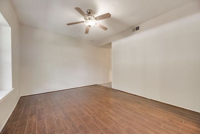 624 Trailwood Court, Garland, TX 75039