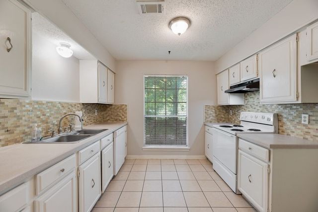 624 Trailwood Court, Garland, TX 75039