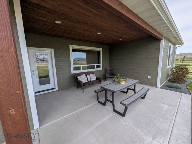 456 Northwest Passage Lane, Manhattan, MT 59741