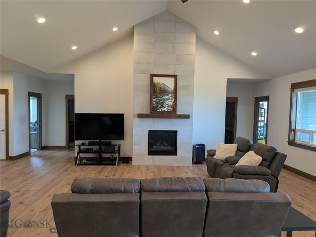 456 Northwest Passage Lane, Manhattan, MT 59741