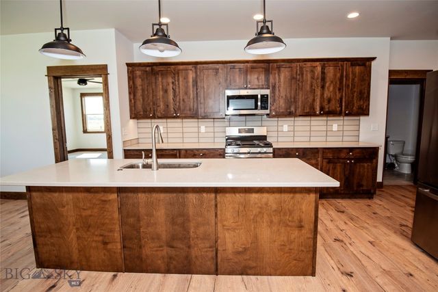 456 Northwest Passage Lane, Manhattan, MT 59741
