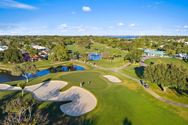 3881 SE Fairway W, Stuart, FL 34997