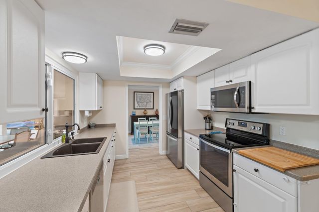 3881 SE Fairway W, Stuart, FL 34997