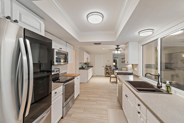 3881 SE Fairway W, Stuart, FL 34997