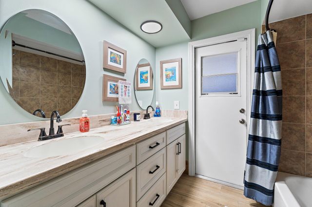 3881 SE Fairway W, Stuart, FL 34997