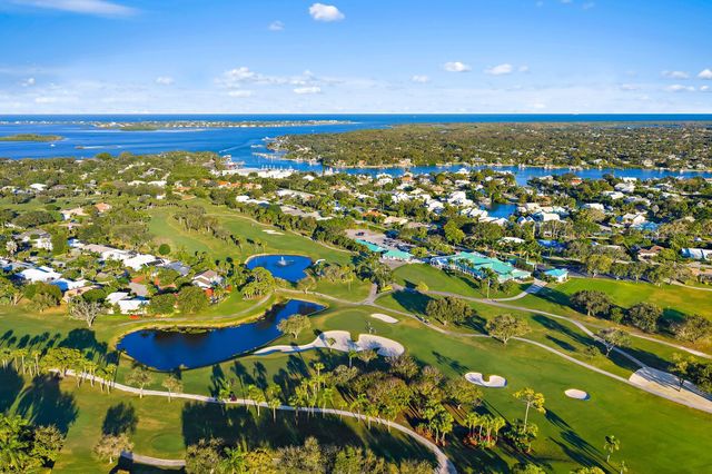 3881 SE Fairway W, Stuart, FL 34997