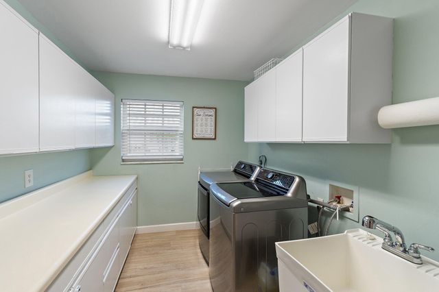 3881 SE Fairway W, Stuart, FL 34997