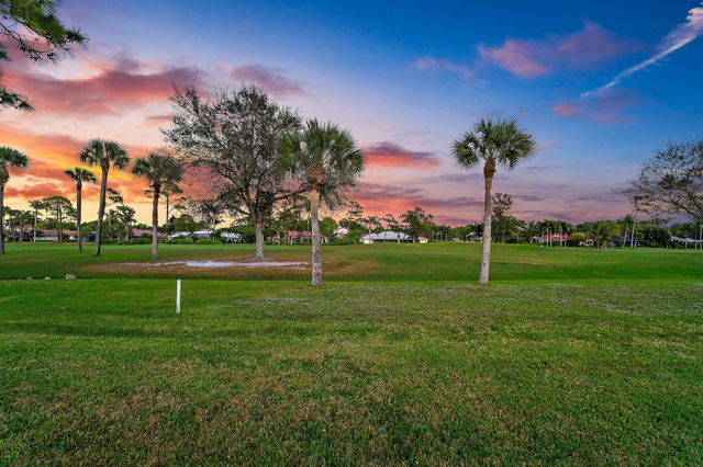 3881 SE Fairway W, Stuart, FL 34997