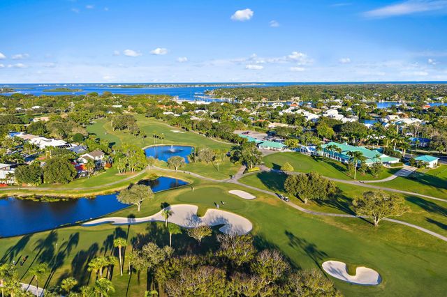 3881 SE Fairway W, Stuart, FL 34997