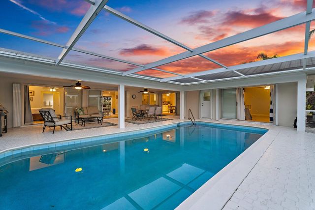 3881 SE Fairway W, Stuart, FL 34997