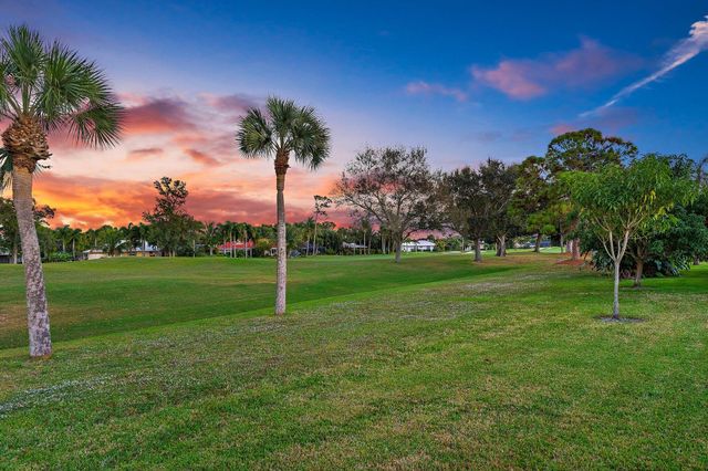 3881 SE Fairway W, Stuart, FL 34997
